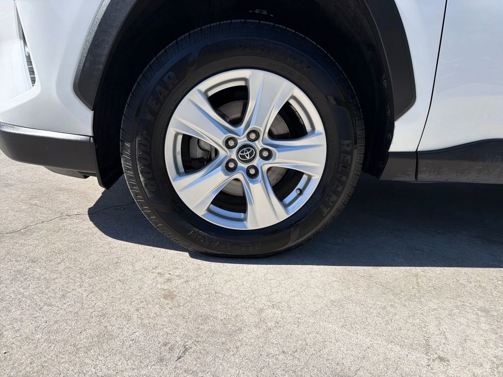 Used 2020 Toyota RAV4 XLE w/ Convenience Package image 11
