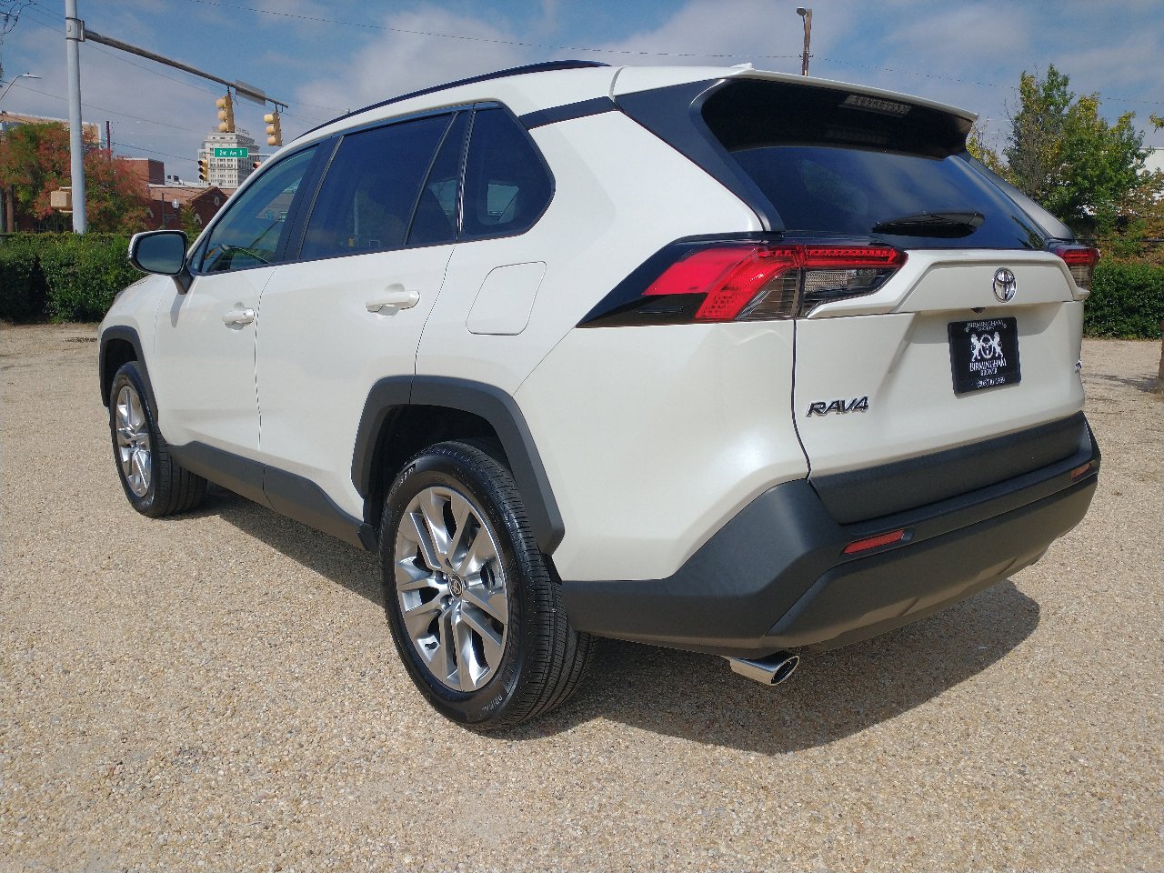 Used 2022 Toyota RAV4 XLE Premium image 13
