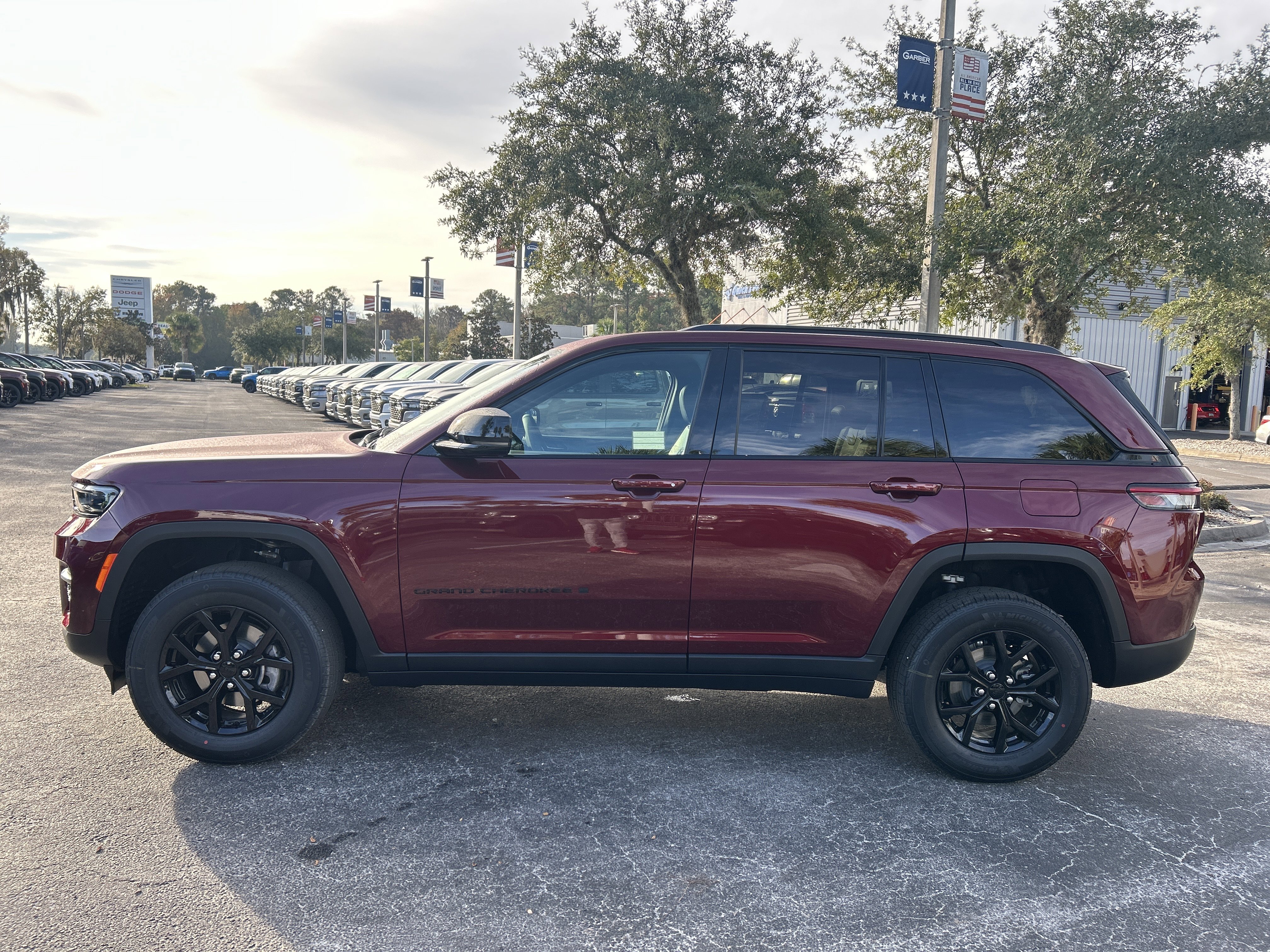 New 2025 Jeep Grand Cherokee Altitude image 4