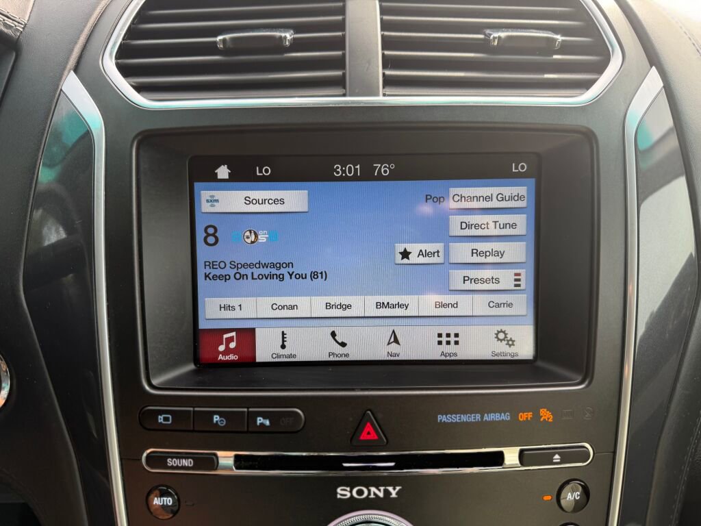 Used 2017 Ford Explorer Platinum image 18