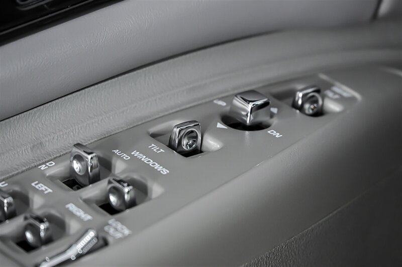 Used 1994 Chevrolet Impala SS RWD image 16