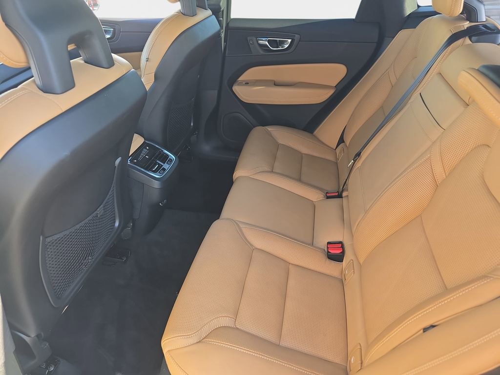 Used 2018 Volvo XC60 T6 Inscription w/ Luxury Seat Package image 17