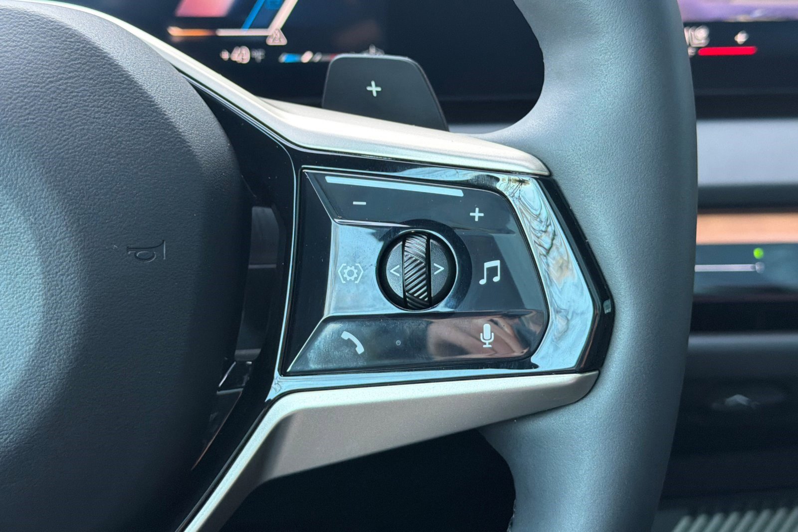 Used 2025 BMW X3 xDrive30i w/ Convenience Package image 32