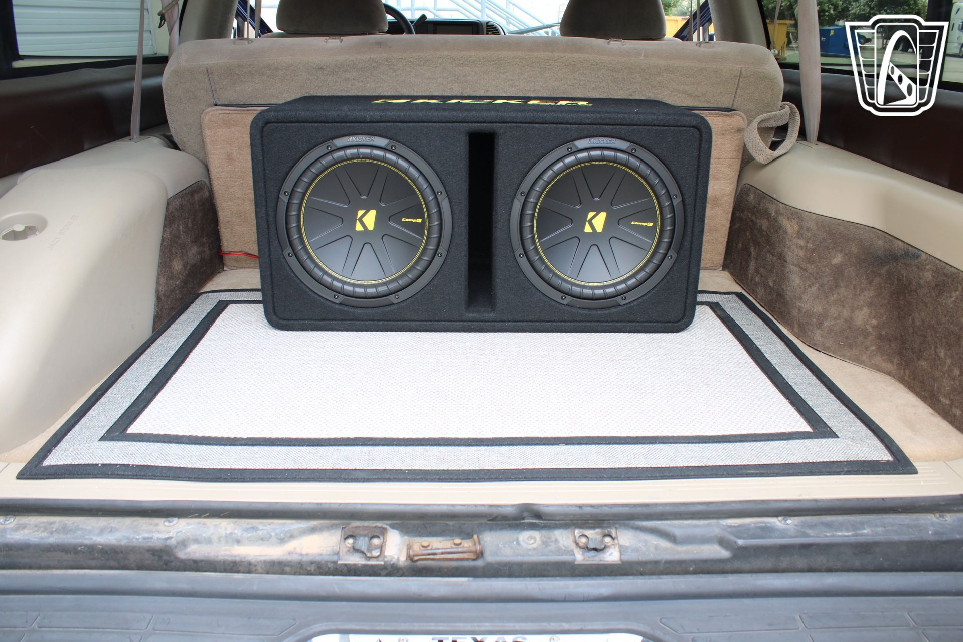 Used 1996 Chevrolet Tahoe 4WD 2-Door image 3