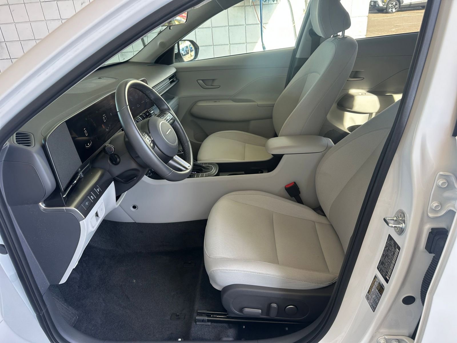 Used 2025 Hyundai Kona SEL image 27