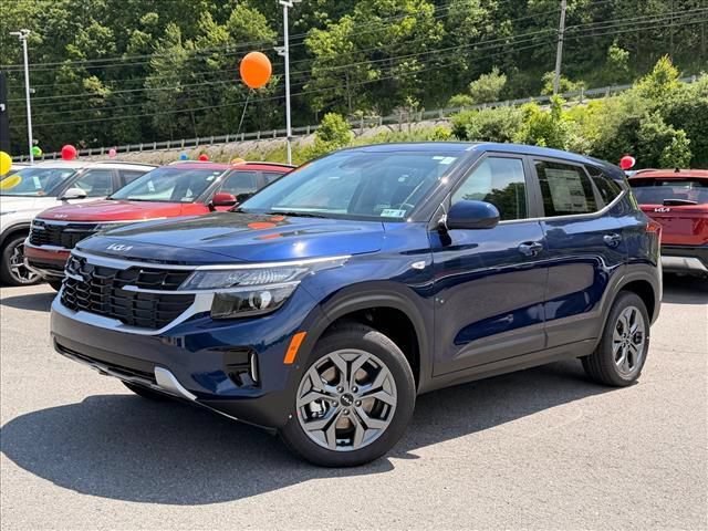 New 2026 Kia Seltos LX AWD/4WD image 2