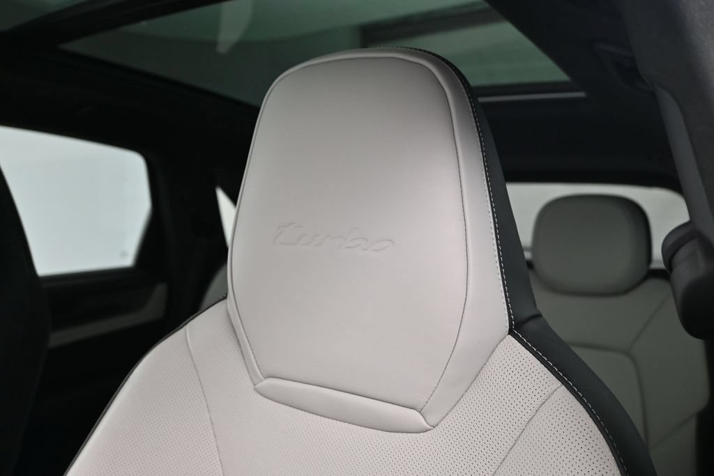 Certified 2024 Porsche Cayenne Turbo AWD/4WD image 17