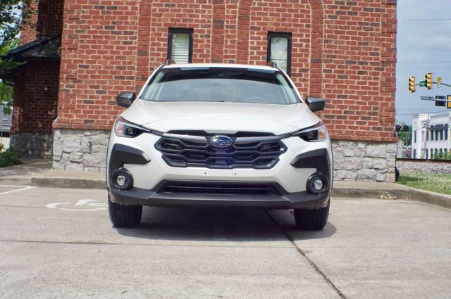 Used 2025 Subaru Crosstrek 2.0i Premium AWD/4WD image 2
