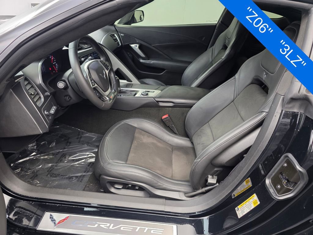 Used 2015 Chevrolet Corvette Z06 w/ 3LZ Preferred Equipment Group RWD image 9
