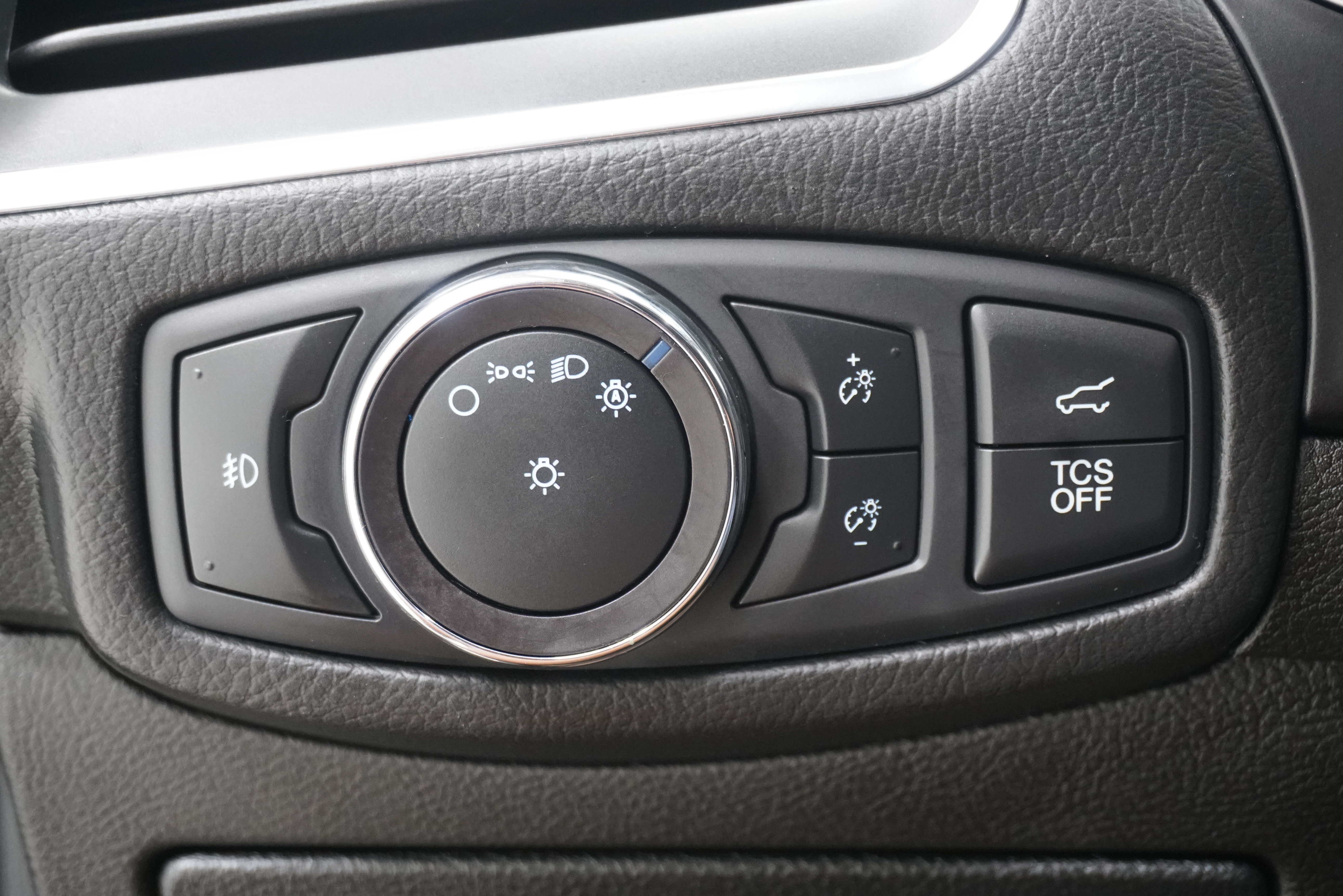 Used 2019 Ford Edge Titanium FWD image 25