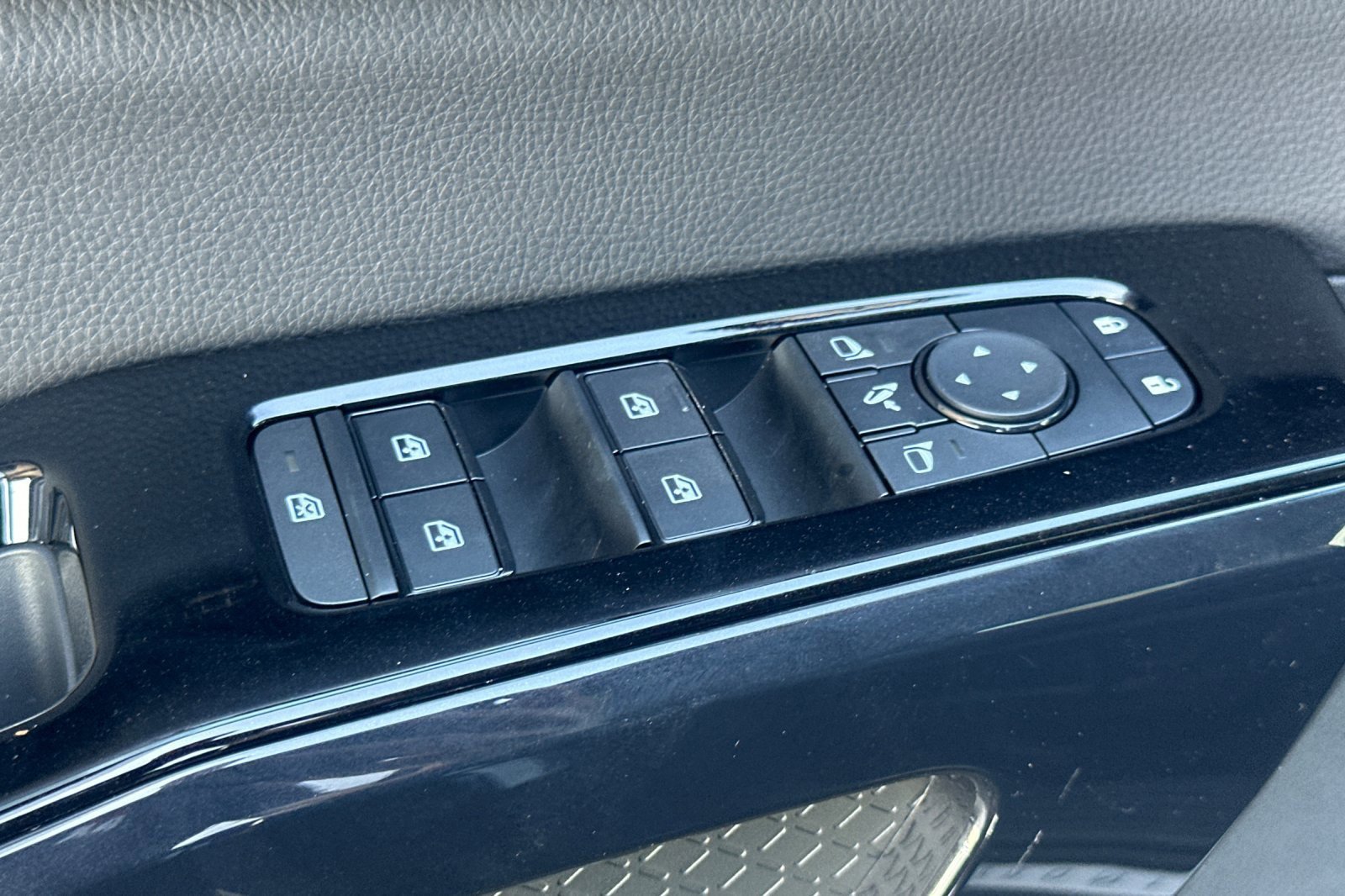 New 2026 Nissan Pathfinder Platinum AWD/4WD image 13