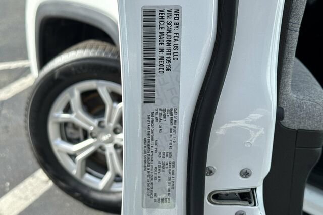 Used 2024 Jeep Compass Latitude image 25