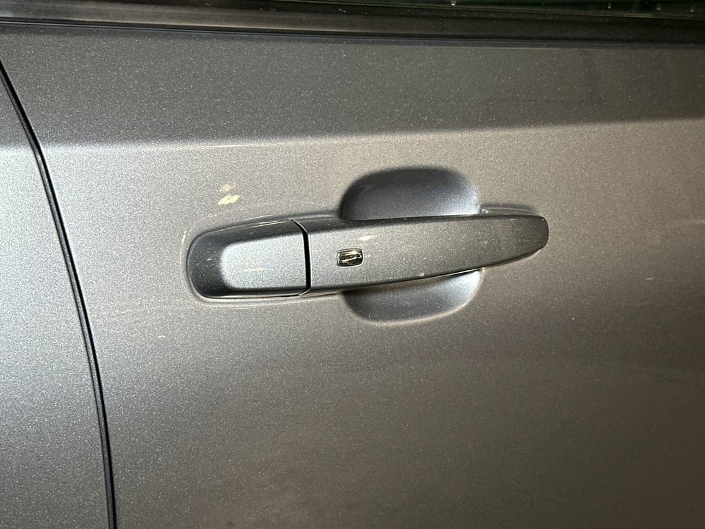 Used 2023 GMC Terrain SLE w/ Driver Convenience Package image 7