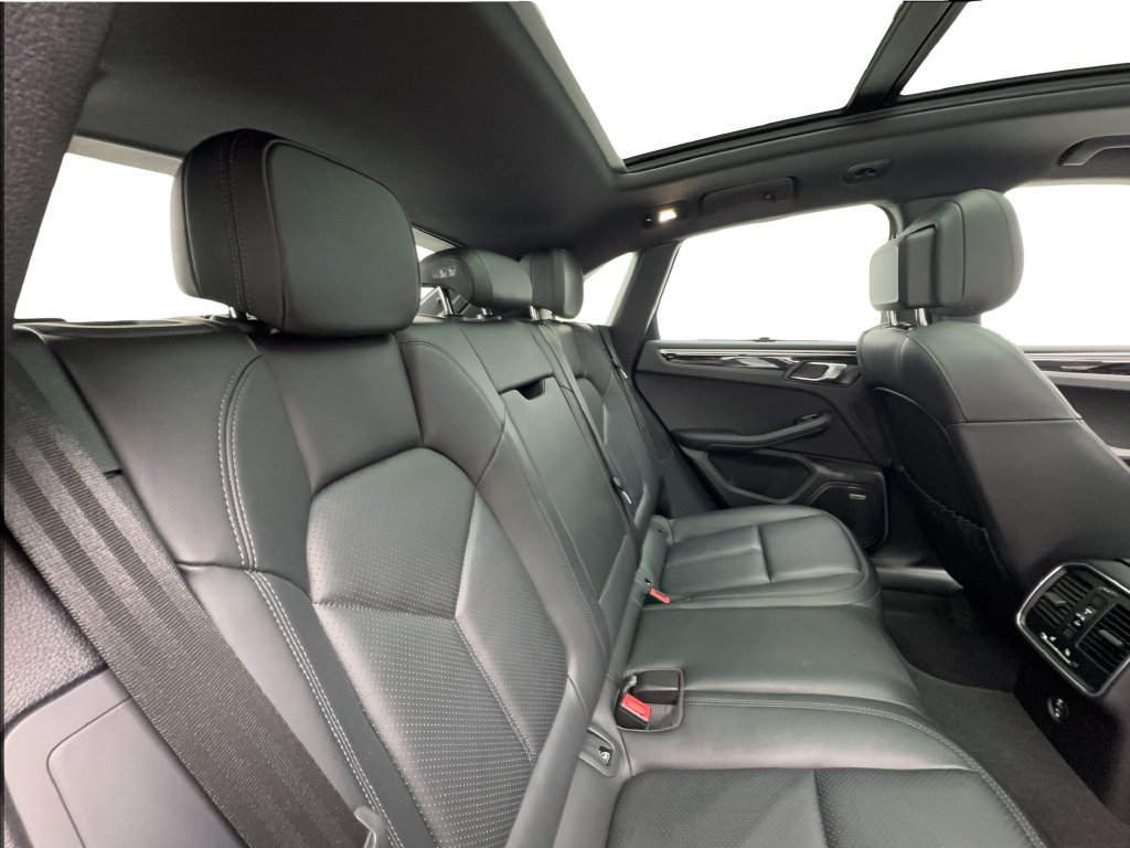Used 2024 Porsche Macan w/ Premium Plus Package AWD/4WD image 30