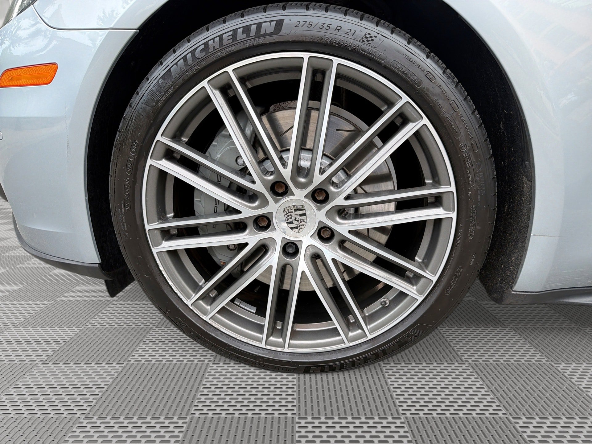 Used 2018 Porsche Panamera 4S w/ Premium Package Plus AWD/4WD image 19