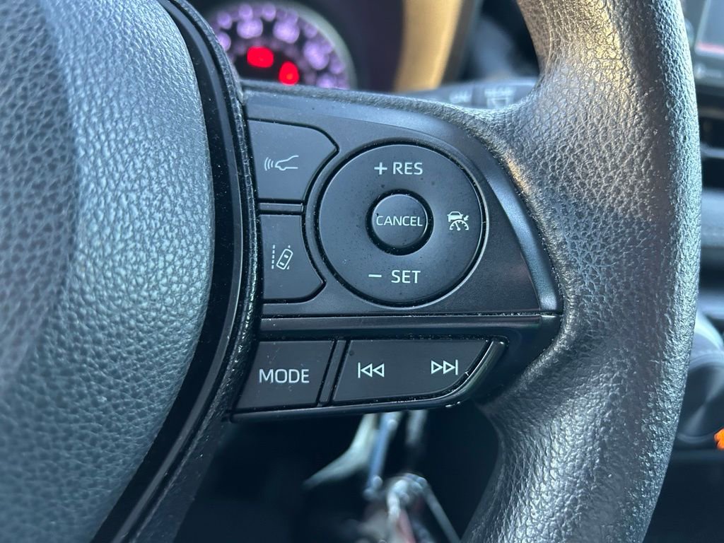 Used 2020 Toyota RAV4 LE image 18