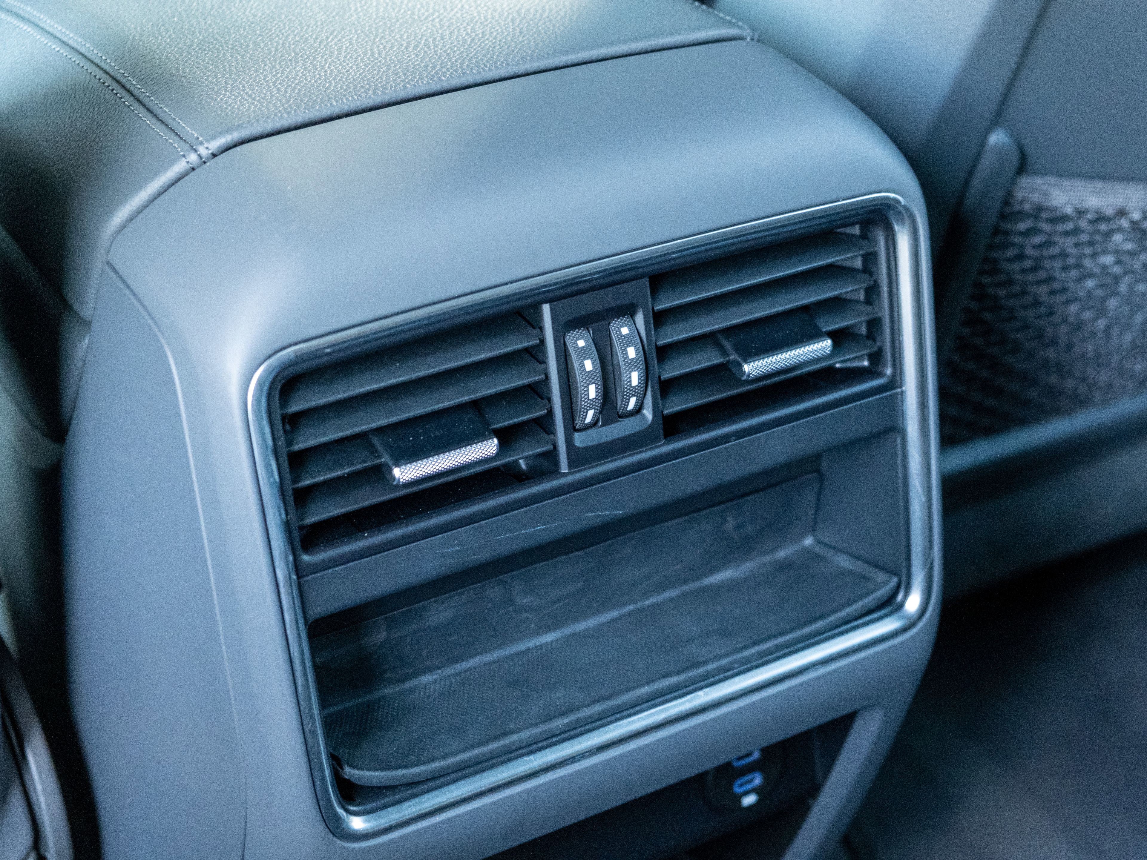 Certified 2022 Porsche Cayenne E-Hybrid AWD/4WD image 31