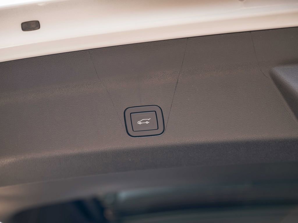 New 2026 Chevrolet Suburban High Country image 32