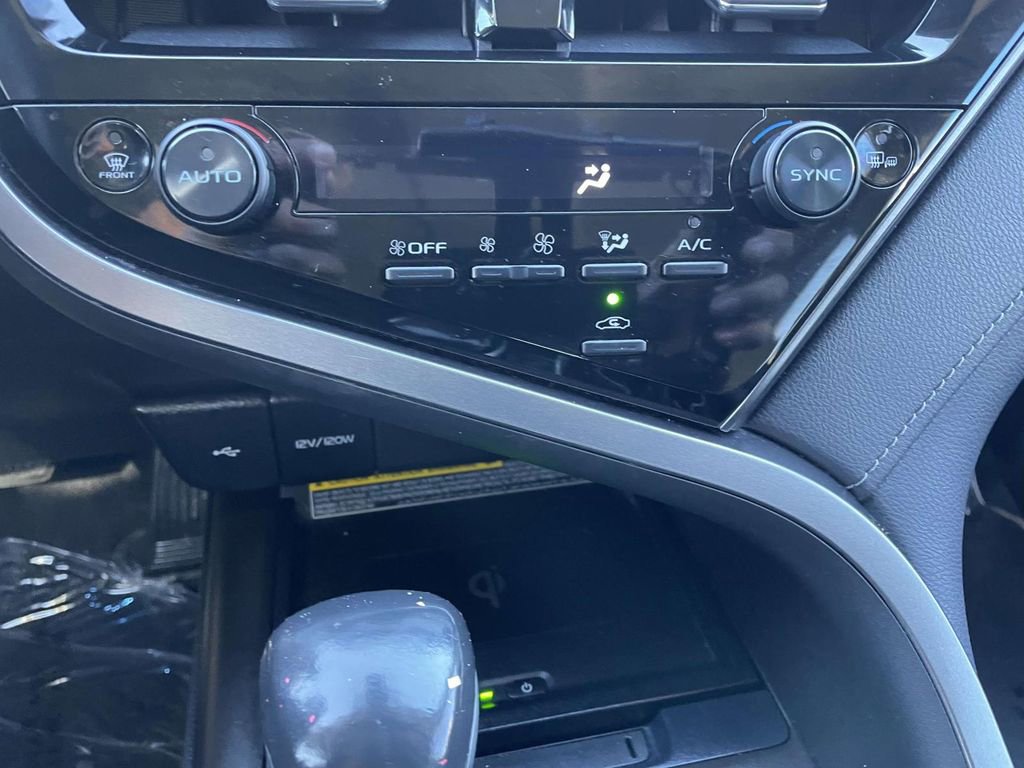 Used 2021 Toyota Camry XLE image 40