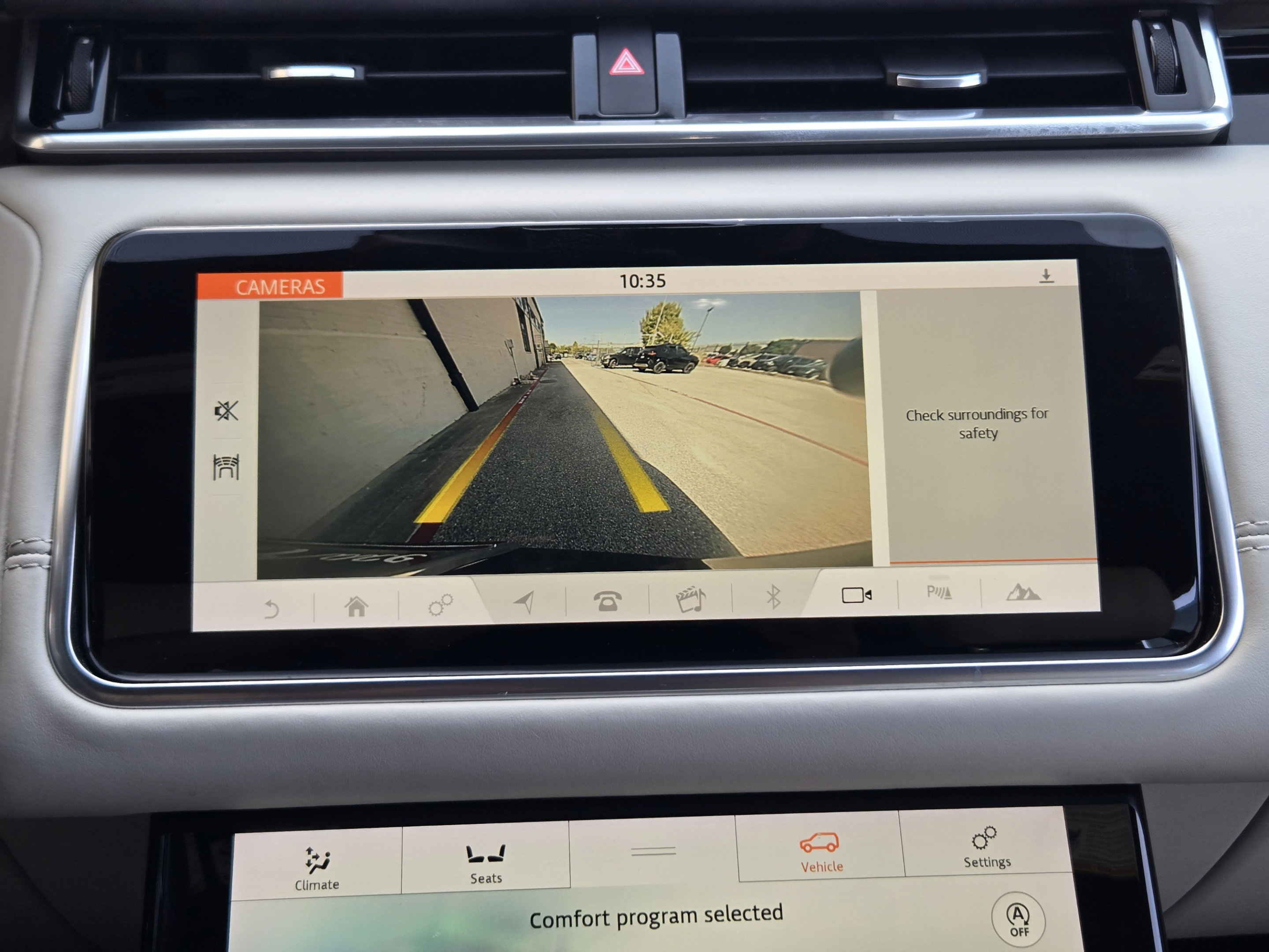 Used 2018 Land Rover Range Rover Velar R-Dynamic SE AWD/4WD image 16
