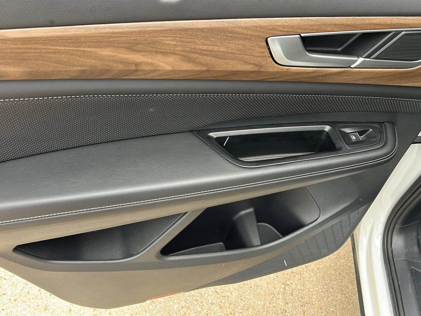 Used 2024 Volkswagen Atlas SE image 26