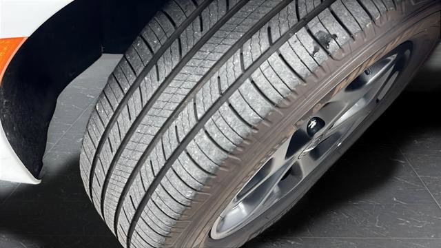 Used 2024 Chrysler Pacifica Limited FWD image 35