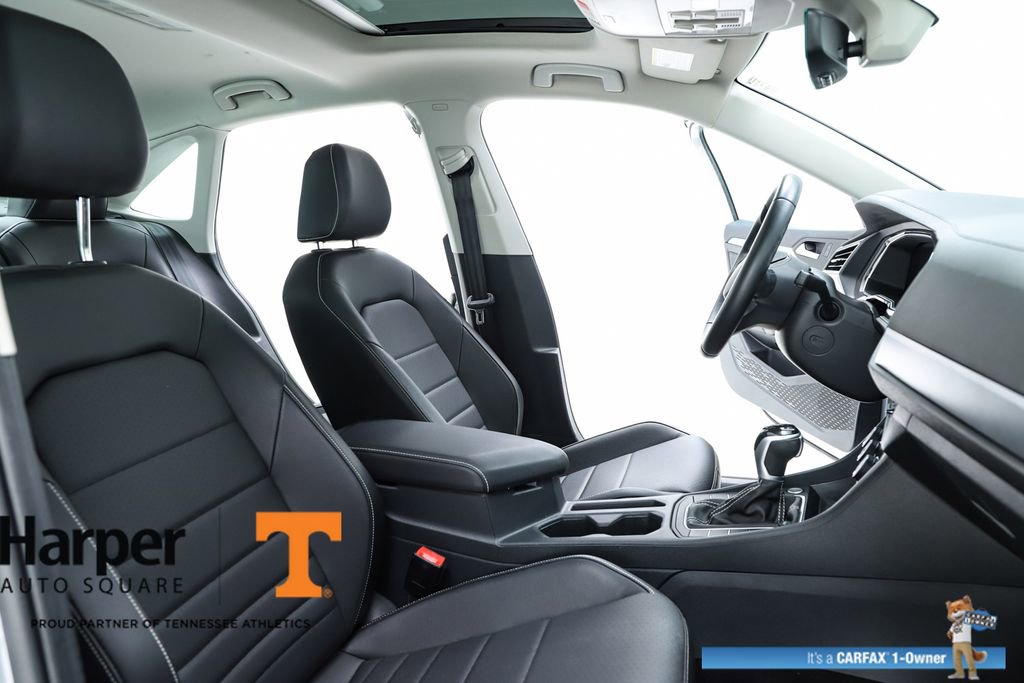 Used 2023 Volkswagen Jetta SE w/ Panoramic Sunroof Package image 35
