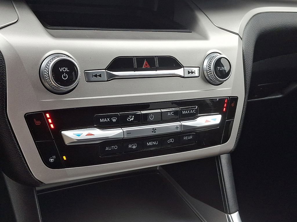 Used 2021 Ford Explorer XLT w/ Equipment Group 202A image 16