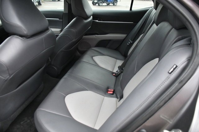 Used 2020 Toyota Camry XLE image 13