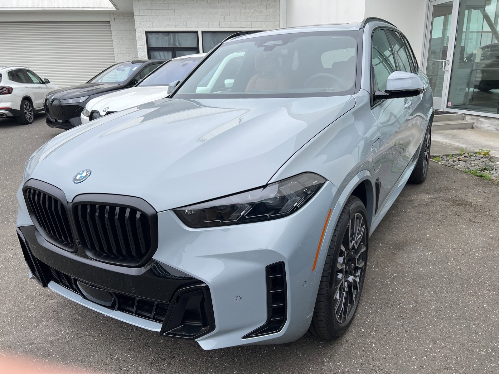 New 2026 BMW X5 xDrive50e w/ M Sport Package image 2