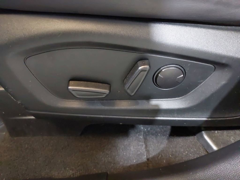Used 2021 Ford Explorer XLT w/ Equipment Group 202A RWD image 30