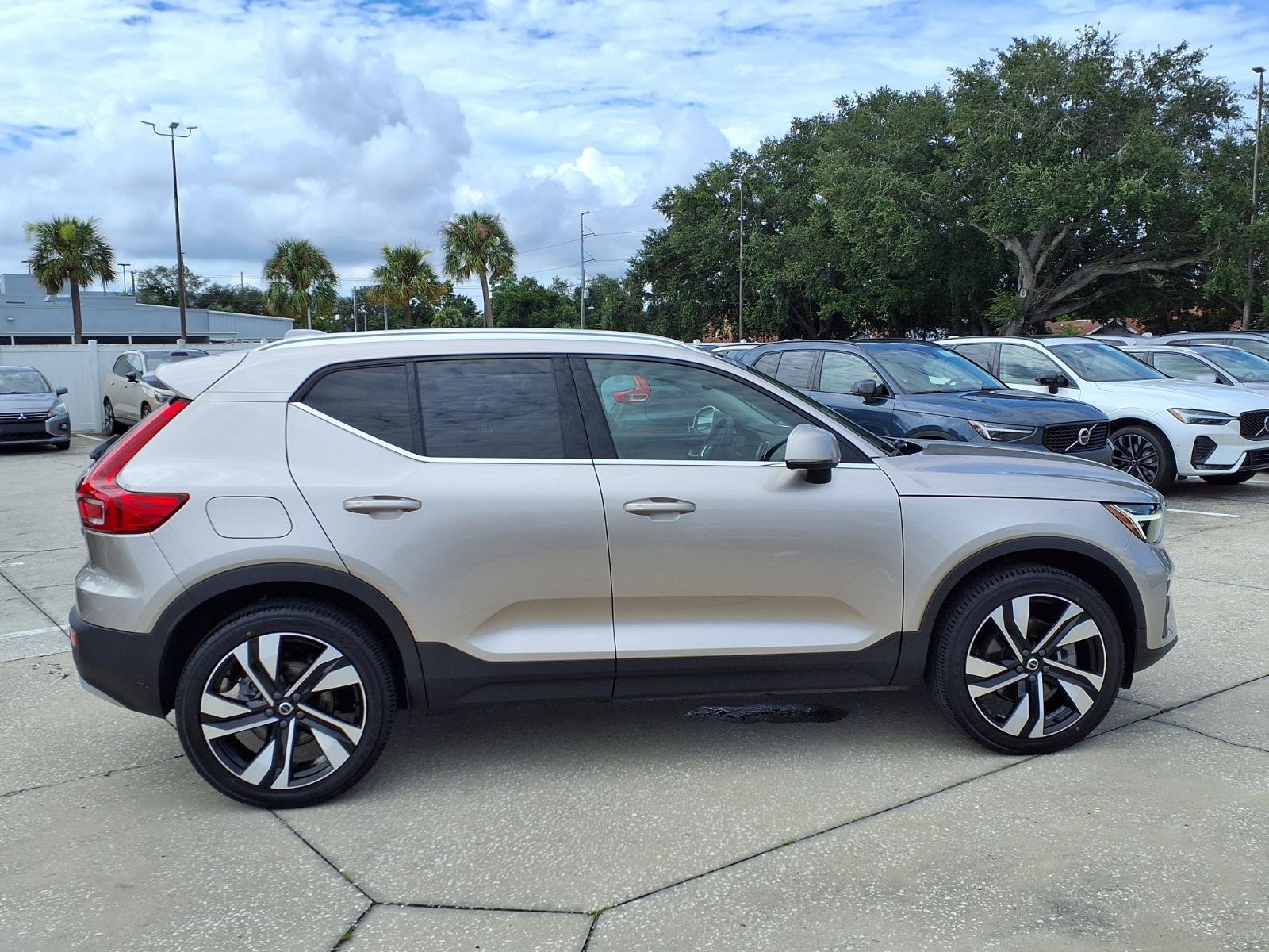 Certified 2023 Volvo XC40 B5 Plus w/ Protection Package Premier AWD/4WD image 8