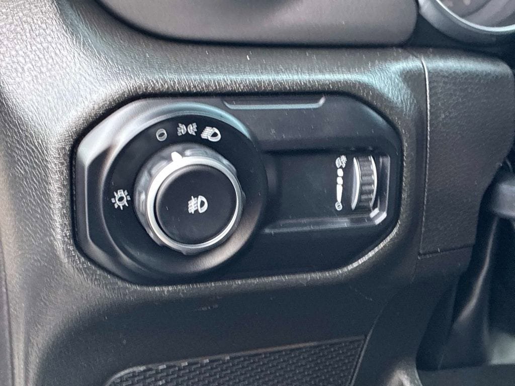 Certified 2023 Jeep Wrangler Sport AWD/4WD image 21