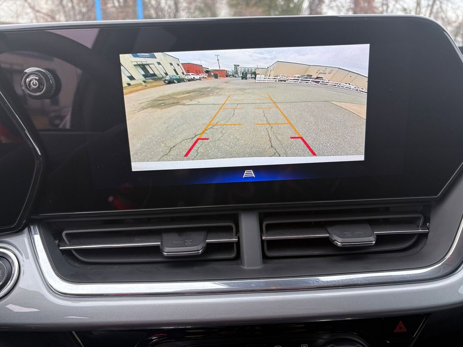 Used 2025 Chevrolet Trax LT image 17