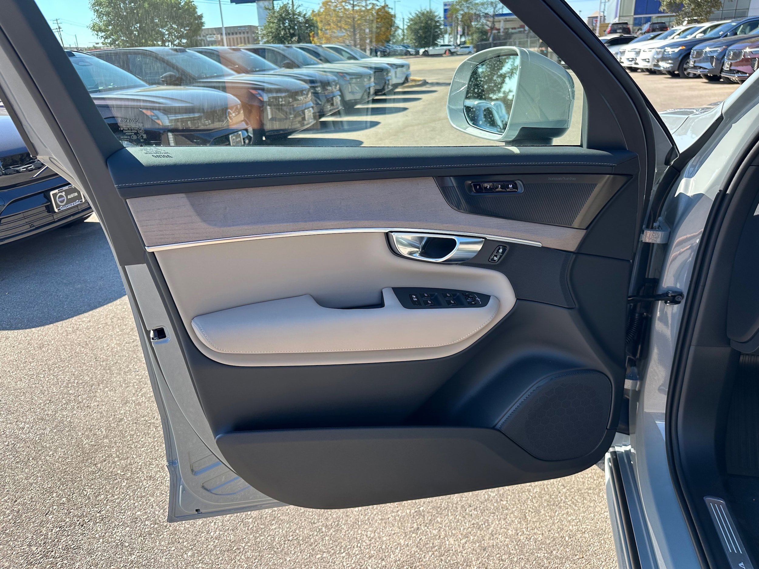 Used 2026 Volvo XC90 B6 Plus w/ Protection Package Premier AWD/4WD image 18