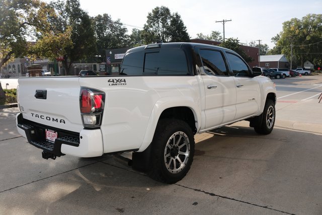 Used 2020 Toyota Tacoma Limited image 6