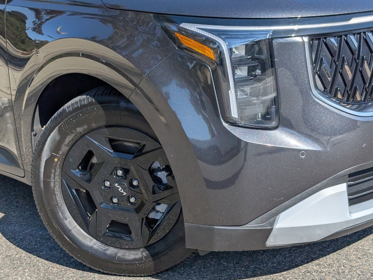 Used 2025 Kia Carnival image 11