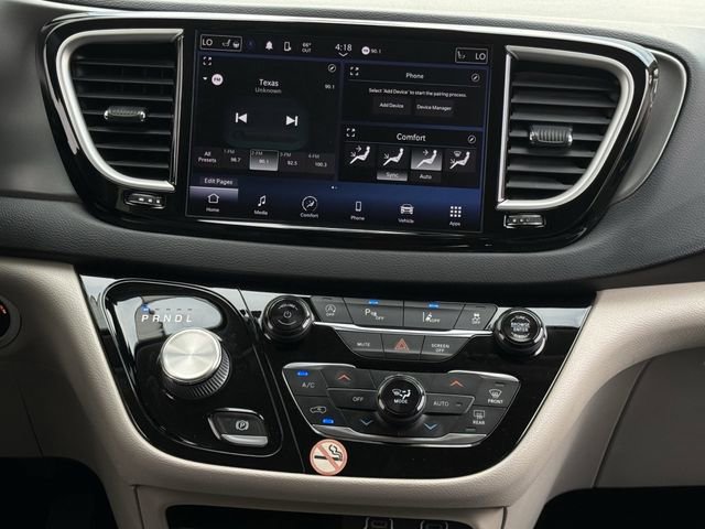 Used 2022 Chrysler Pacifica Touring-L image 16