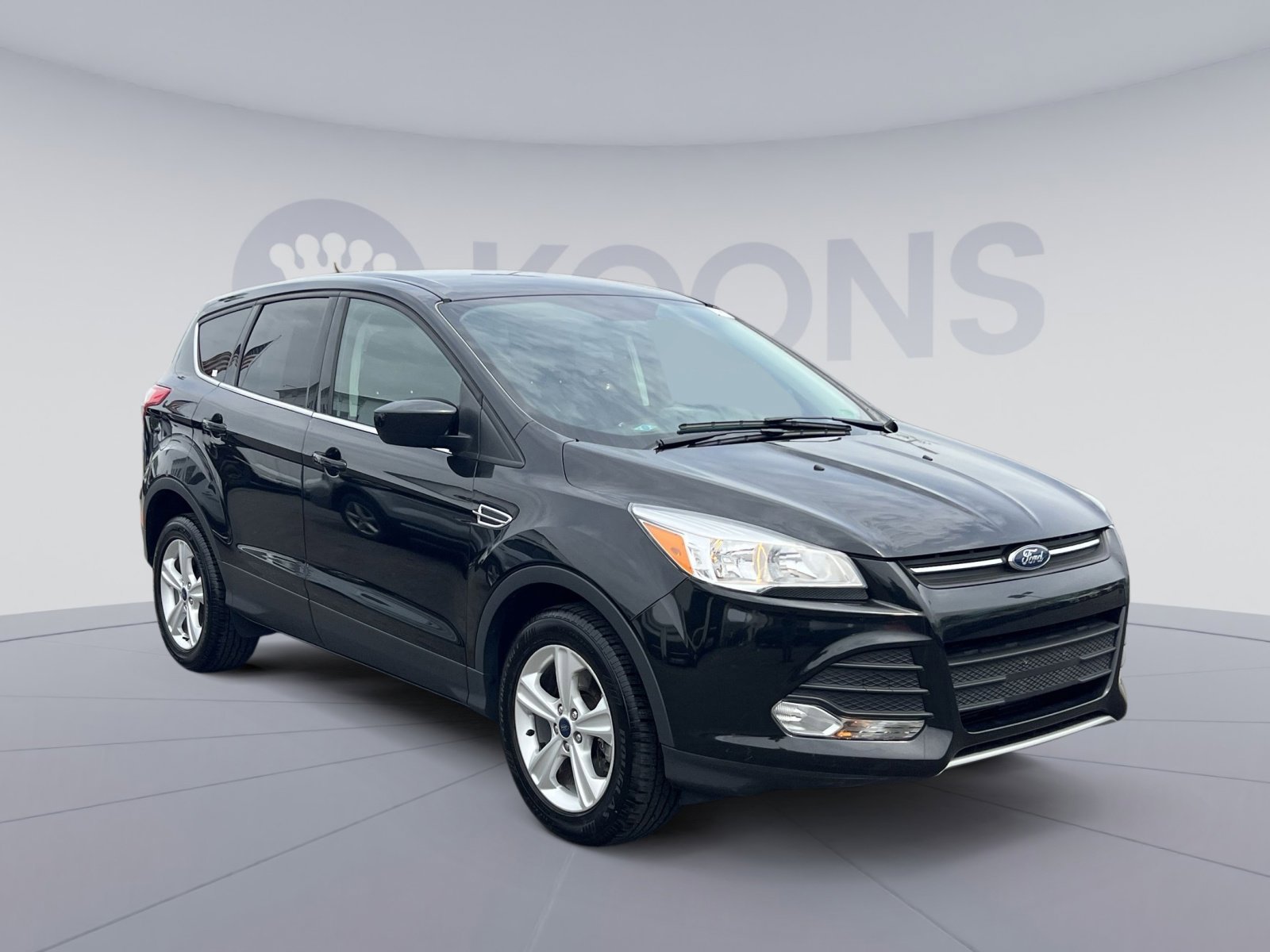 Used 2015 Ford Escape SE image 2