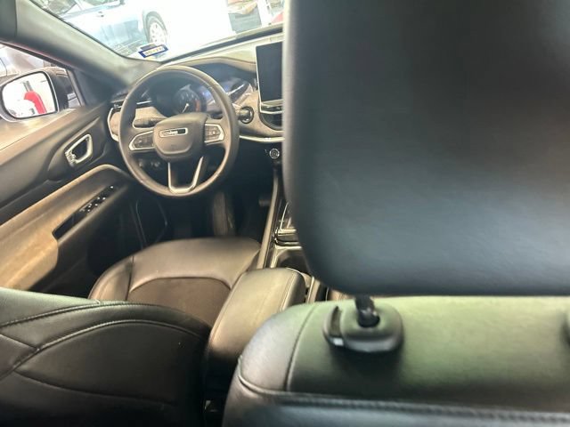 Used 2024 Jeep Compass Latitude AWD/4WD image 14