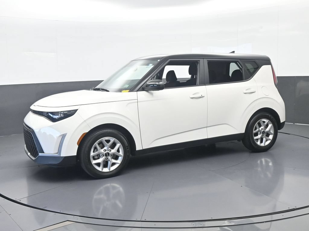 Used 2024 Kia Soul S FWD image 2