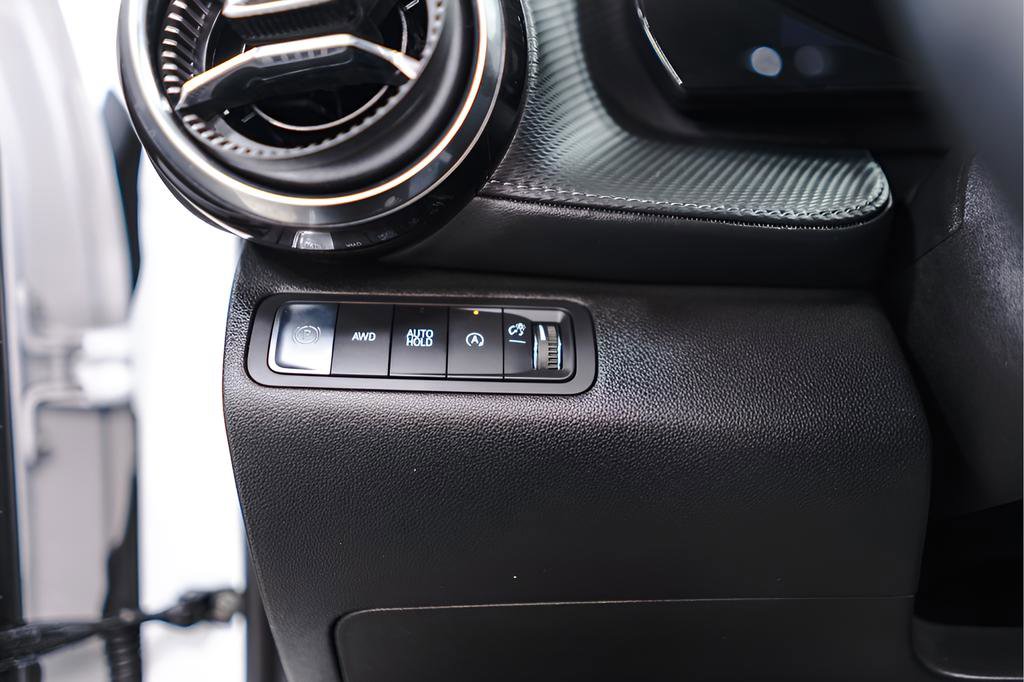 Used 2025 Chevrolet Equinox LT AWD/4WD image 19