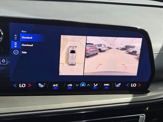 Used 2024 Chevrolet Traverse LT FWD image 11