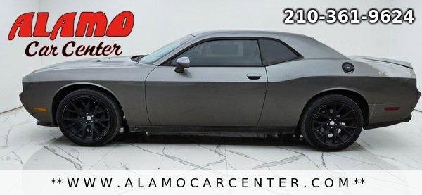 Used 2012 Dodge Challenger SXT RWD image 2