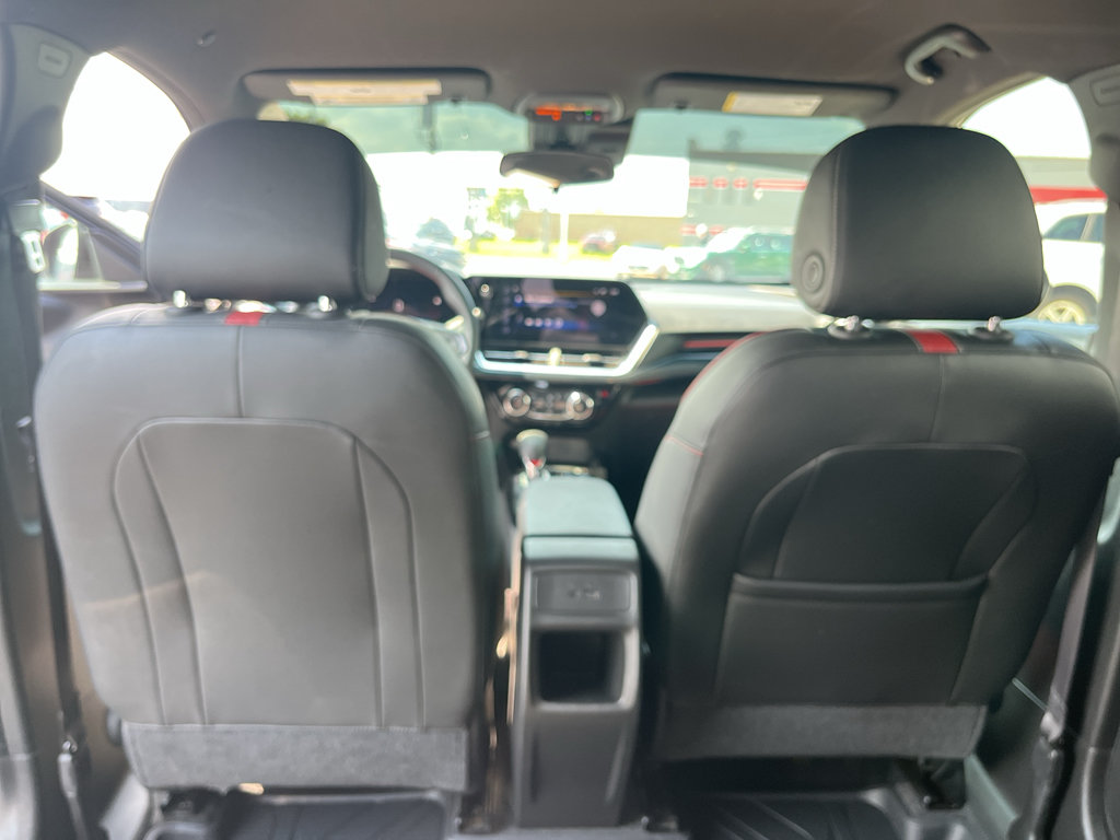 Used 2025 Chevrolet Trax RS FWD image 49