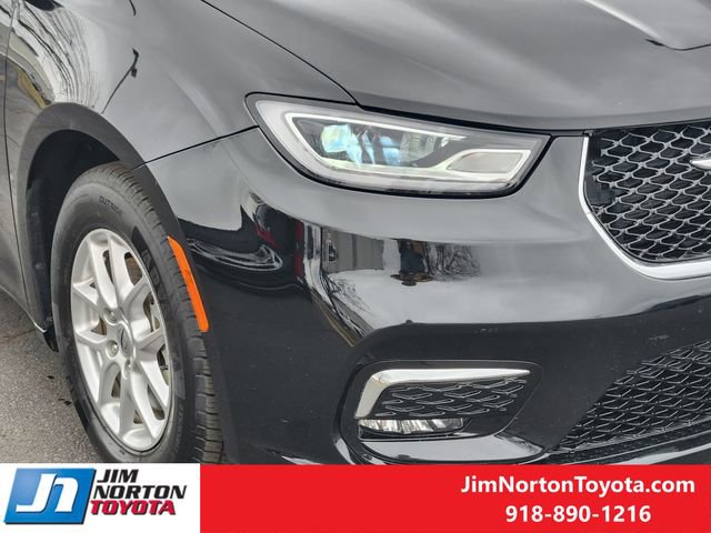 Used 2024 Chrysler Pacifica Touring-L image 9