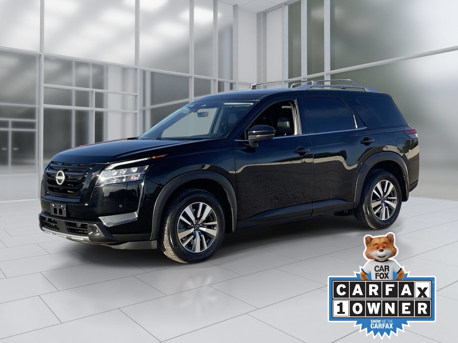 Used 2024 Nissan Pathfinder SL w/ Lighting Package (N92) FWD image 2