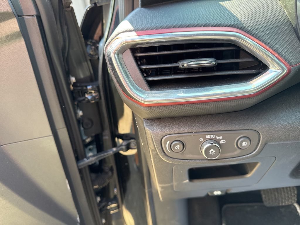 Used 2023 Chevrolet TrailBlazer RS AWD/4WD image 13