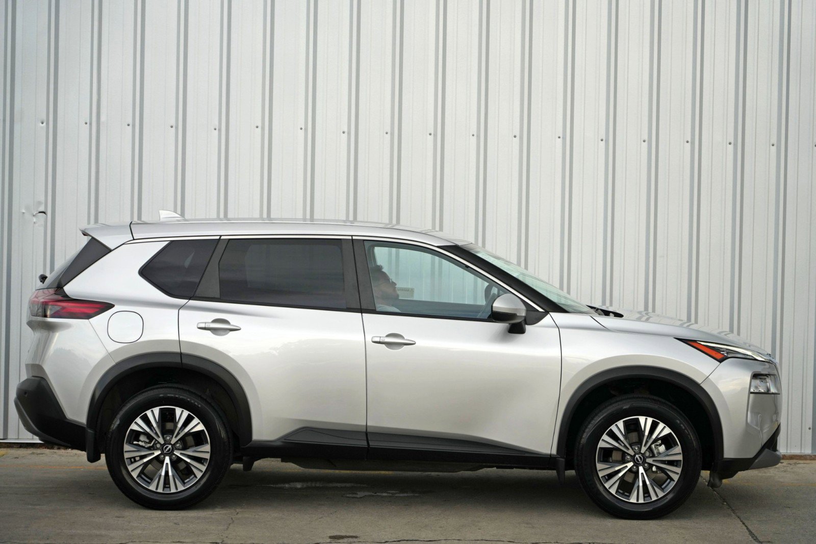 Used 2023 Nissan Rogue SV image 48