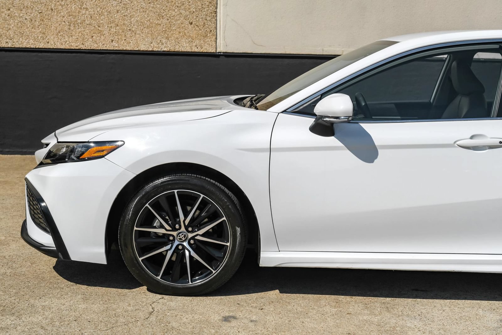 Used 2023 Toyota Camry SE FWD image 11
